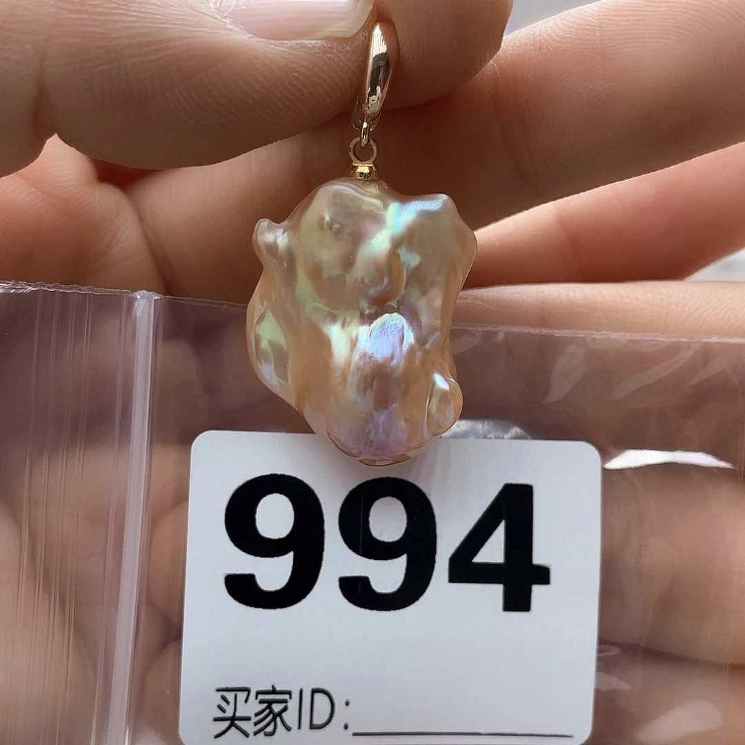 淡水珍珠未镶嵌颈饰释*。