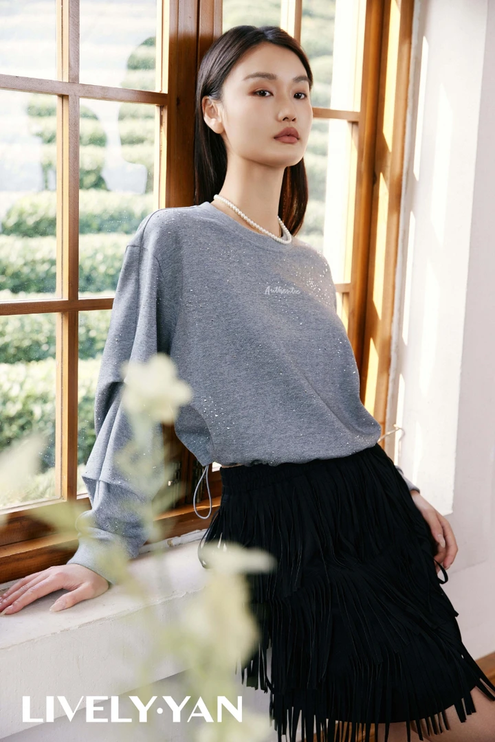 LIVELY·YAN俪妍 花灰色短款卫衣