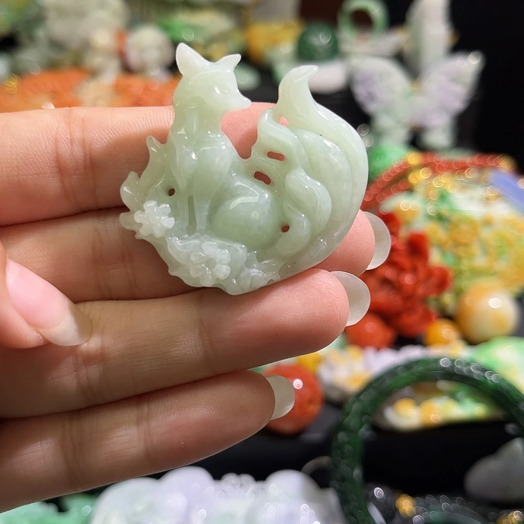 翡翠未镶嵌颈饰待编织