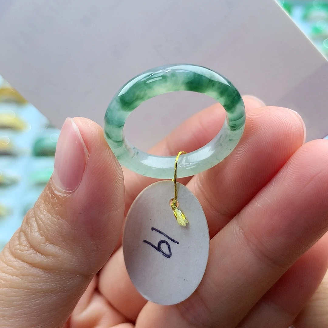 翡翠戒指未镶嵌19圈