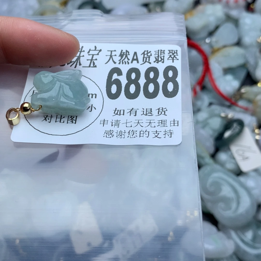 翡翠颈饰未镶嵌6888。