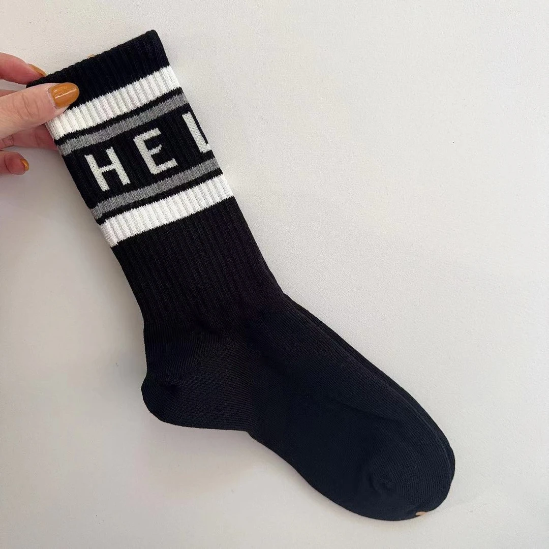 春苗女装     HE字母袜子    休闲中筒女士潮袜