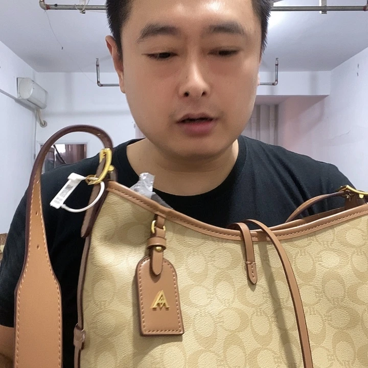 黄牛皮（革）鳄鱼皮（革）犏牛皮（革）