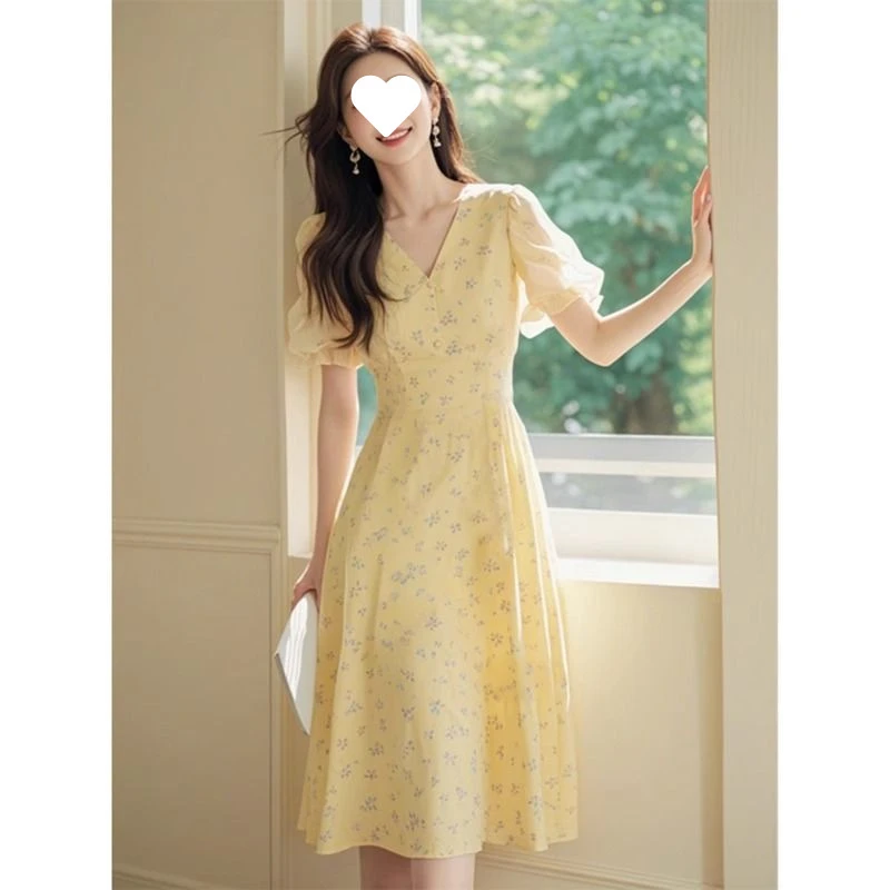 温柔女装2025夏季时尚简单大方桔梗法式气质修身黄色碎花连衣裙女