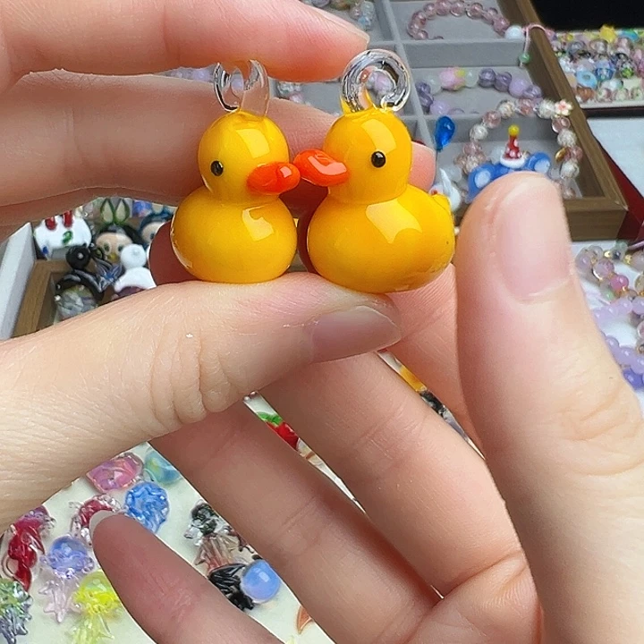 玻璃吊坠(不含链)小黄鸭一对