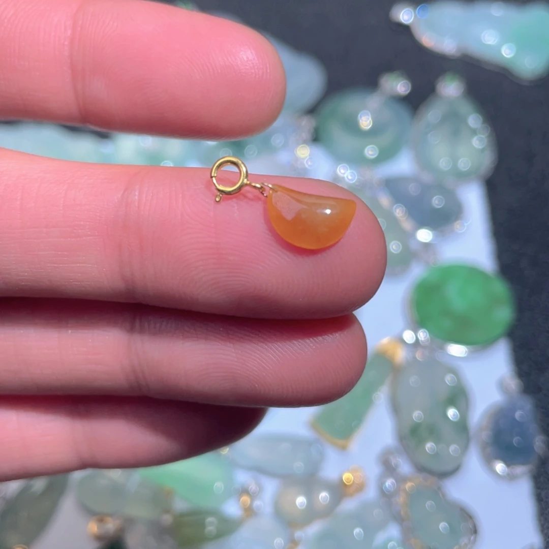 翡翠颈饰18K金镶嵌翡翠