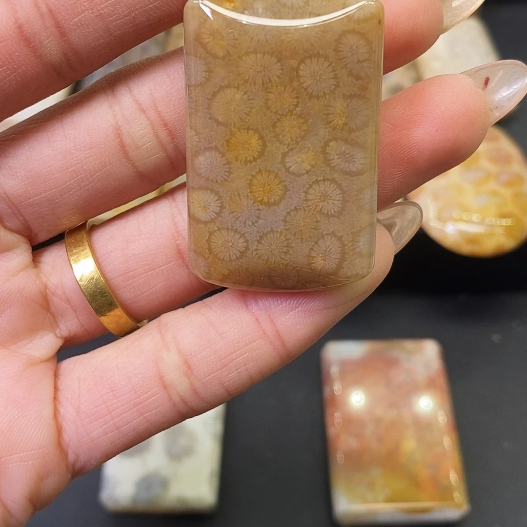 硅化玉颈饰合金达*欧