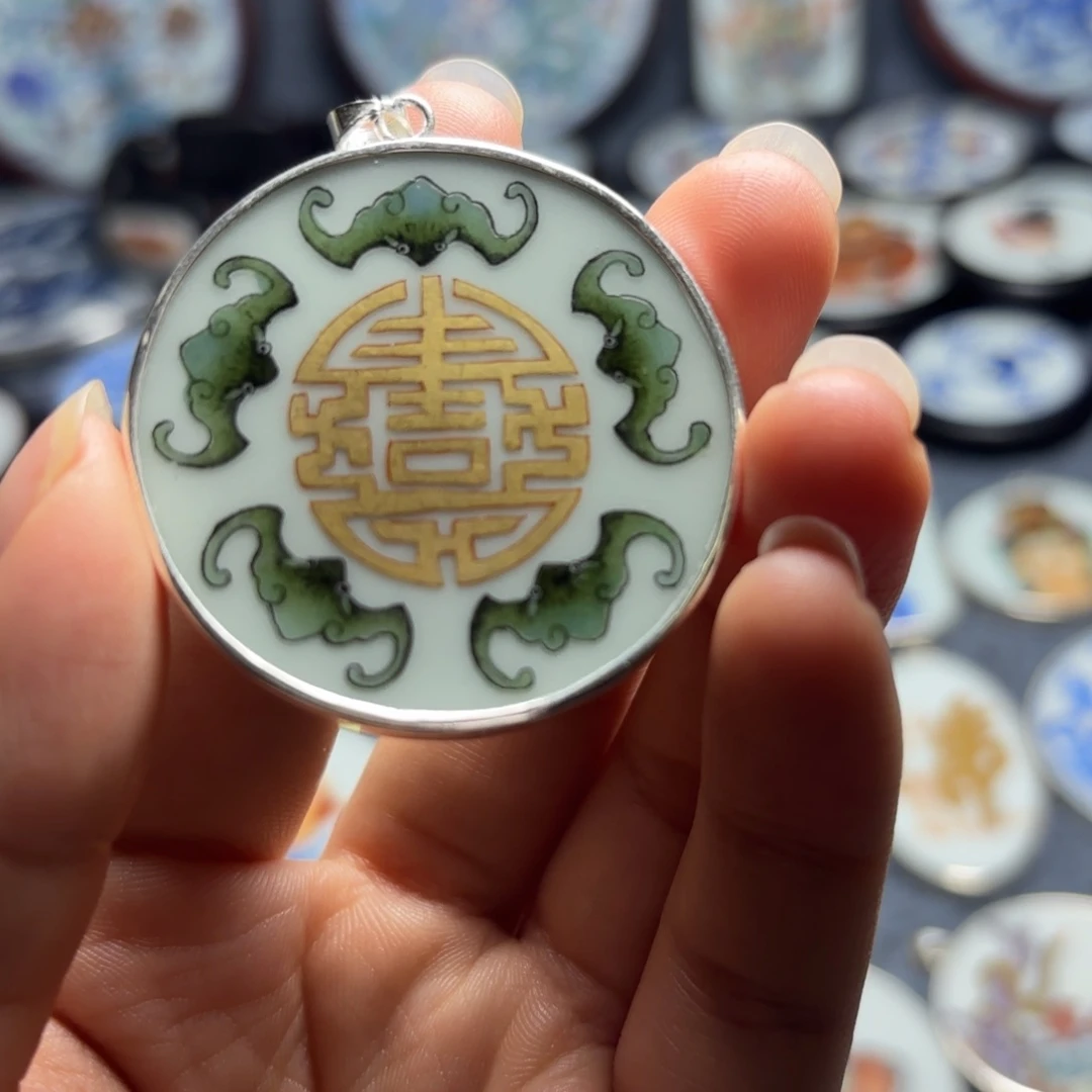 展***赫瓷片五福挂件一个