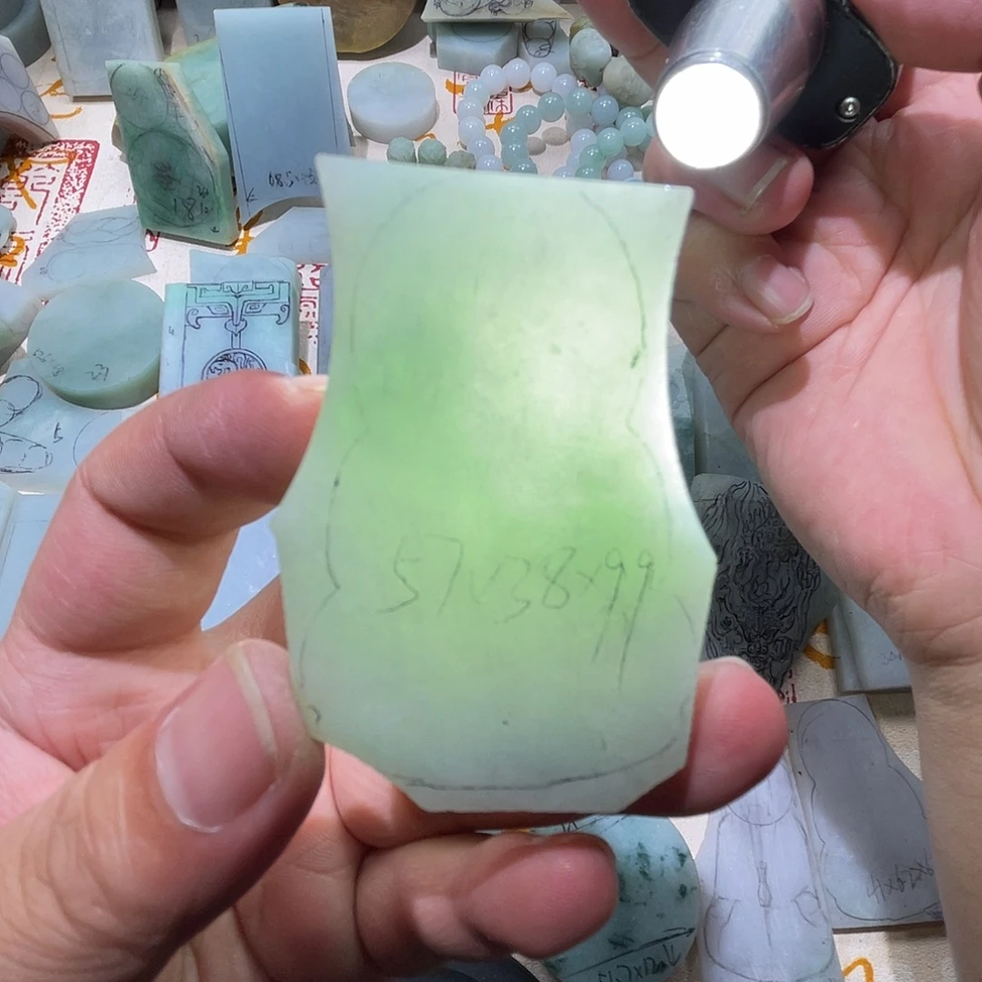 翡翠未镶嵌颈饰天然缅甸A货翡翠毛料