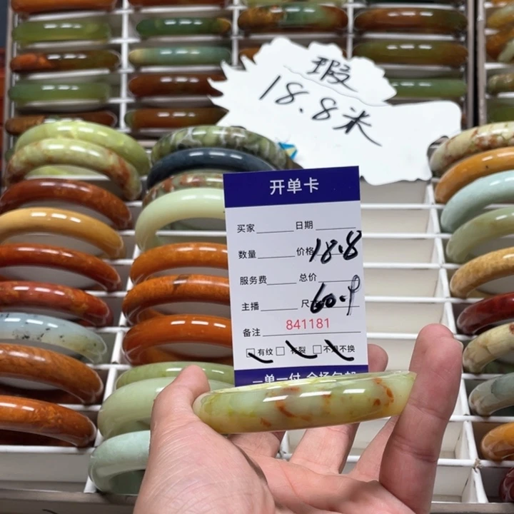 蛇纹石玉手镯未镶嵌哈*嘿