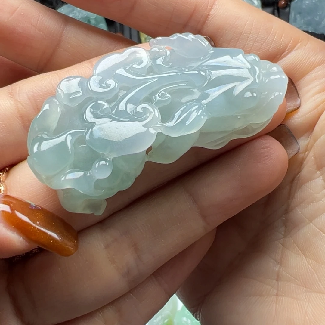 翡翠未镶嵌颈饰貔貅
