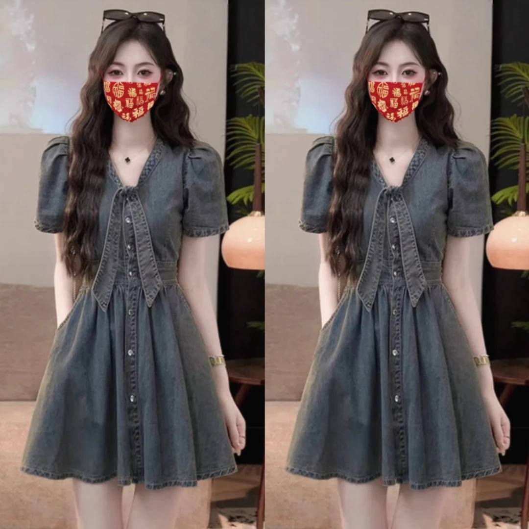 港风复古设计V领飘带牛仔连衣裙女2025夏季赫本风收腰显瘦a字短裙