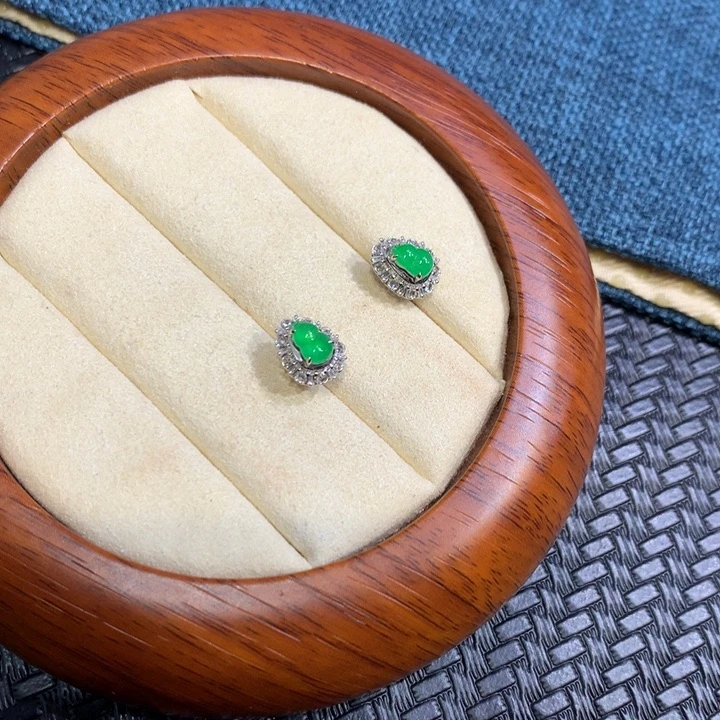 【闪购商品】颈饰18K金镶嵌翡翠