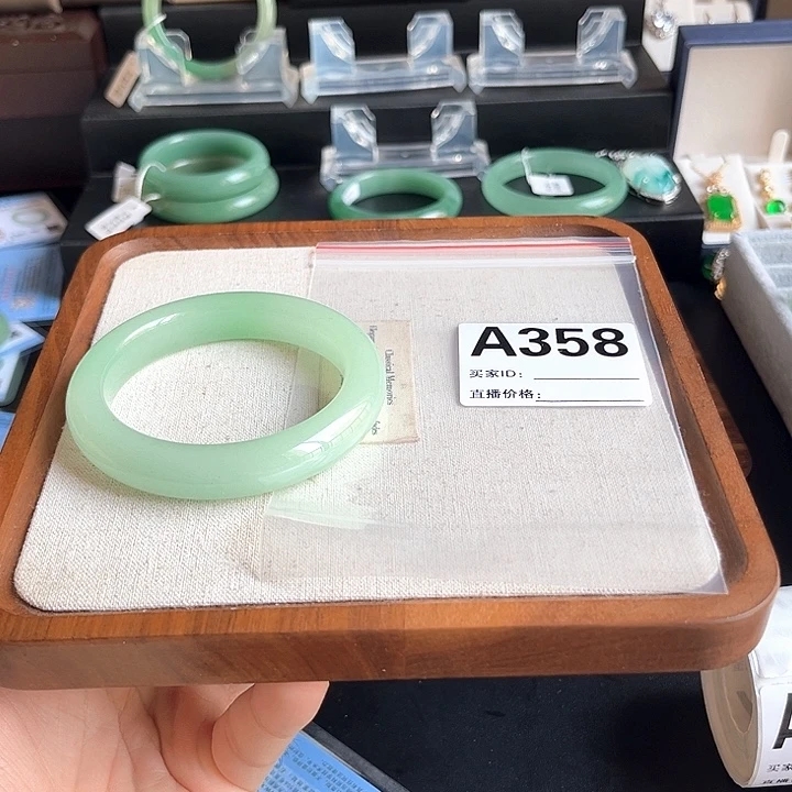 宝***儿非金属时尚手镯358