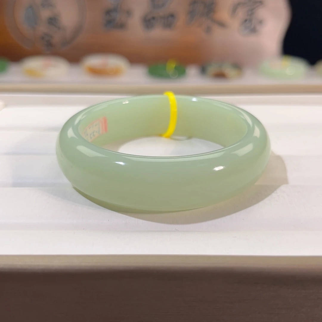 姐***儿和田玉未镶嵌手镯