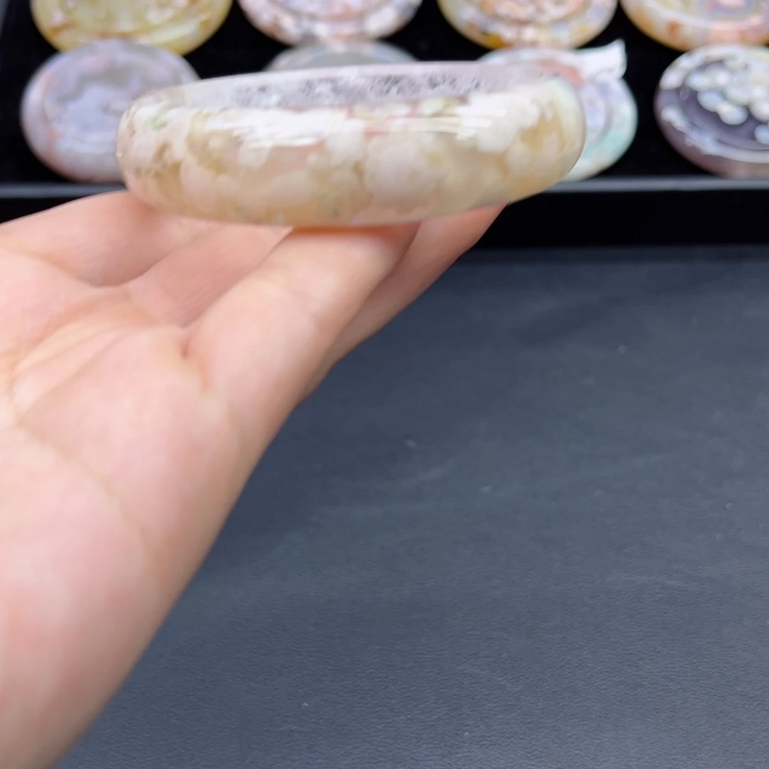 玛瑙/玉髓手镯未镶嵌57