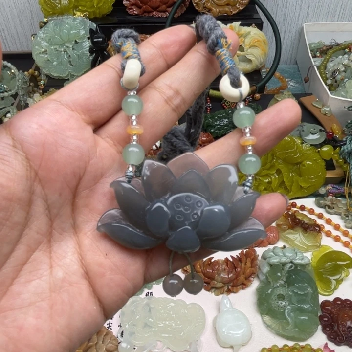 蛇纹石玉未镶嵌颈饰