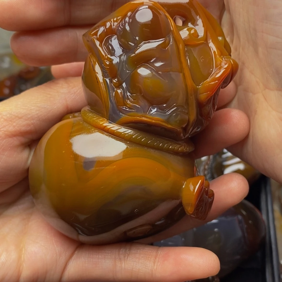 玛瑙/玉髓手把件未镶嵌霁**风