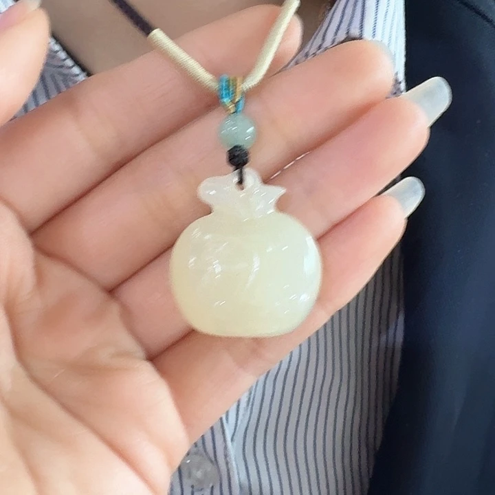 石英质玉颈饰合金