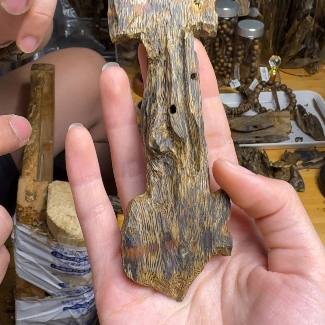 沉香沉香碎屑蓝宝石品种块料22克