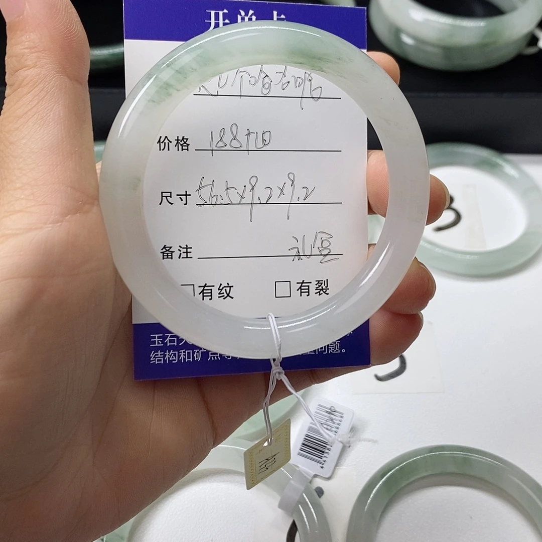 石英质玉手镯未镶嵌起***呢