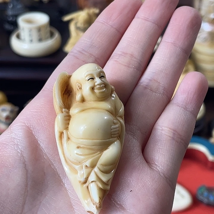 宙***哥树脂制品精品雕刻工艺品