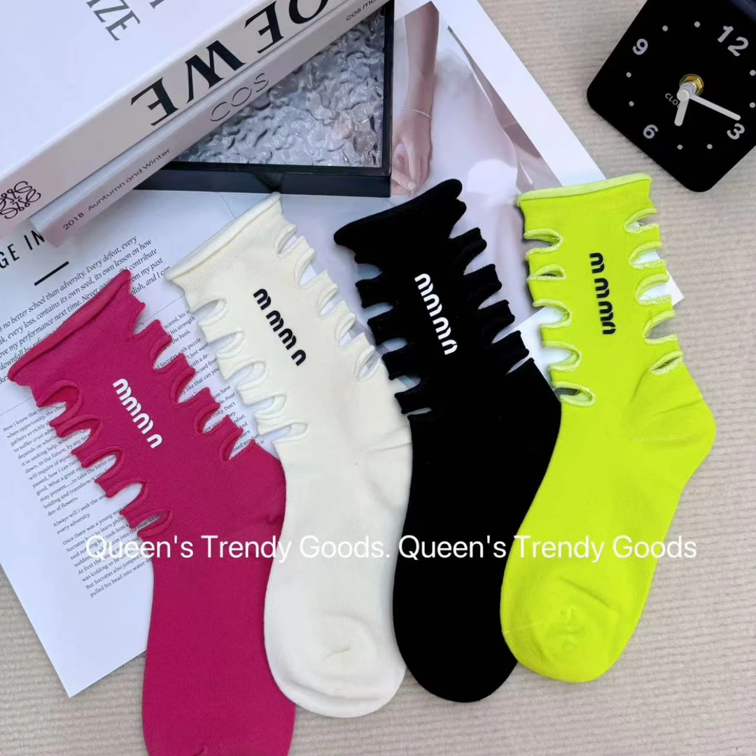 新款韩版夏季袜子女鱼骨洞洞袜多巴胺色字母烫印网红个性中筒潮袜