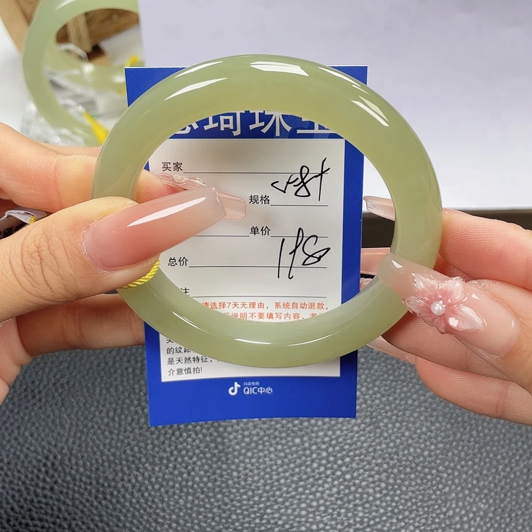 和田玉未镶嵌手镯