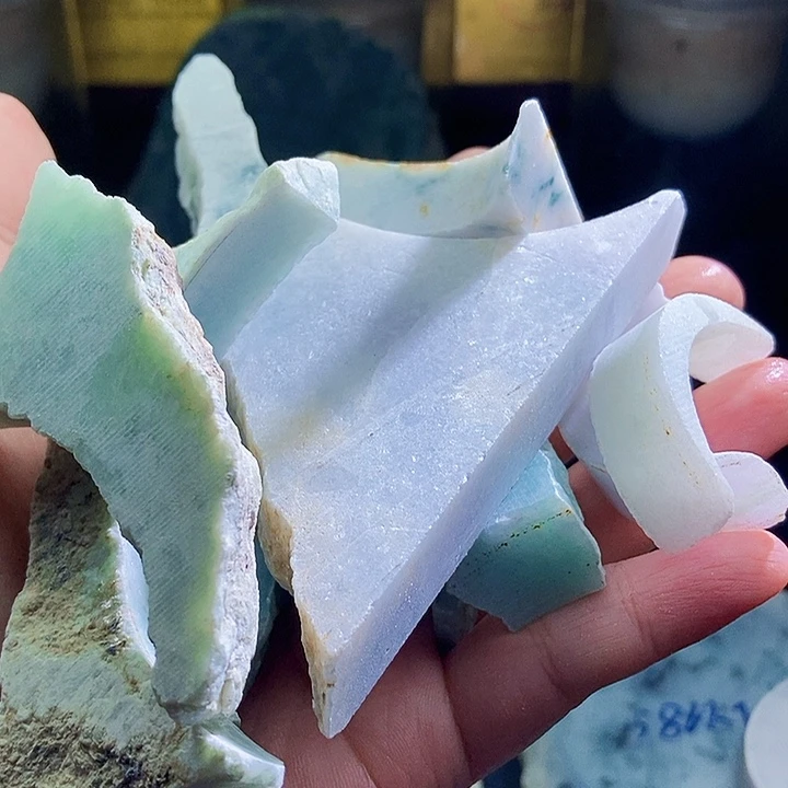 翡翠未镶嵌颈饰毛料7