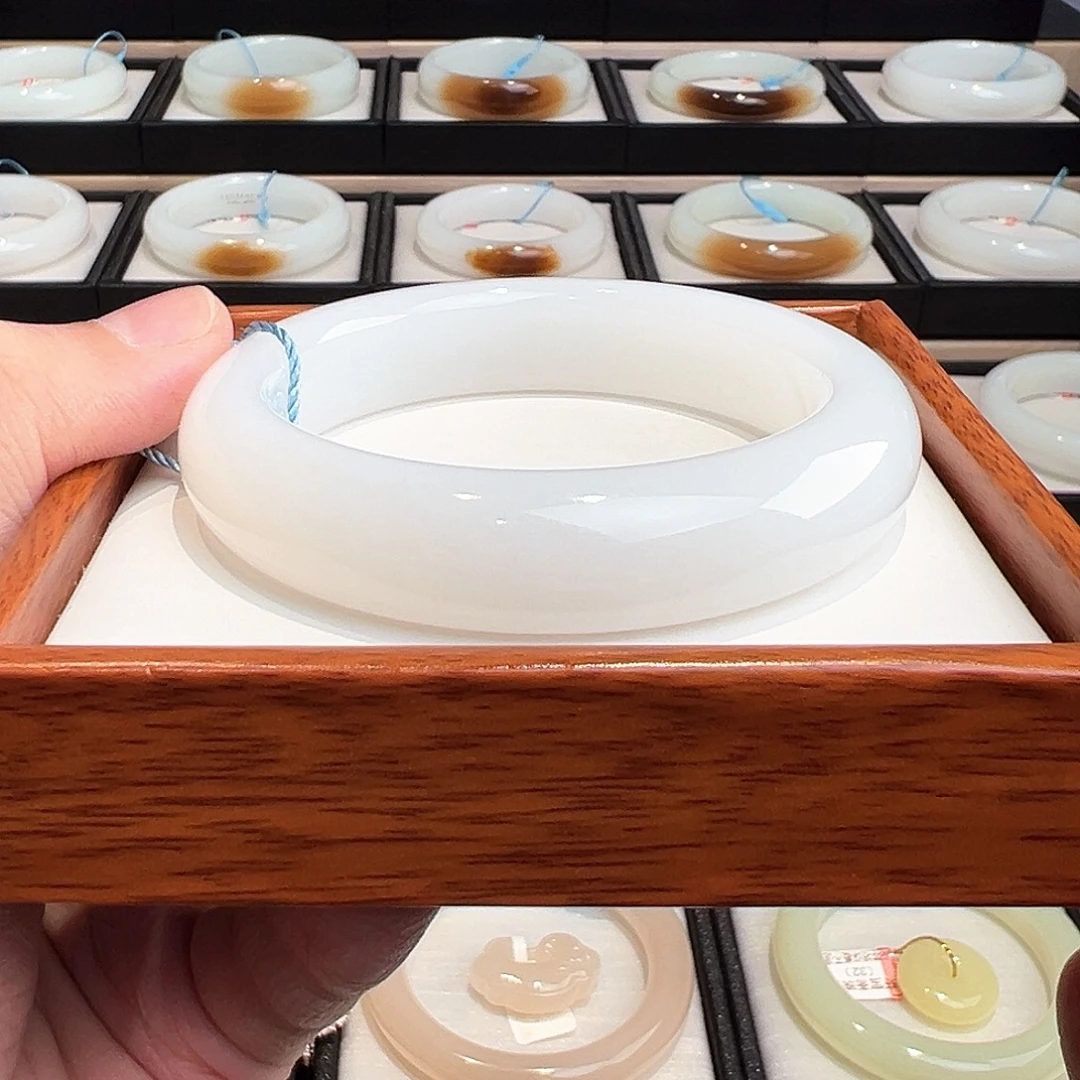 未镶嵌手镯和田玉