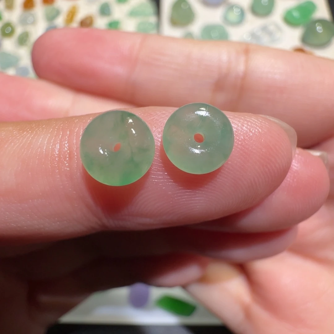 定制翡翠未镶嵌冰种飘绿花一对珠珠