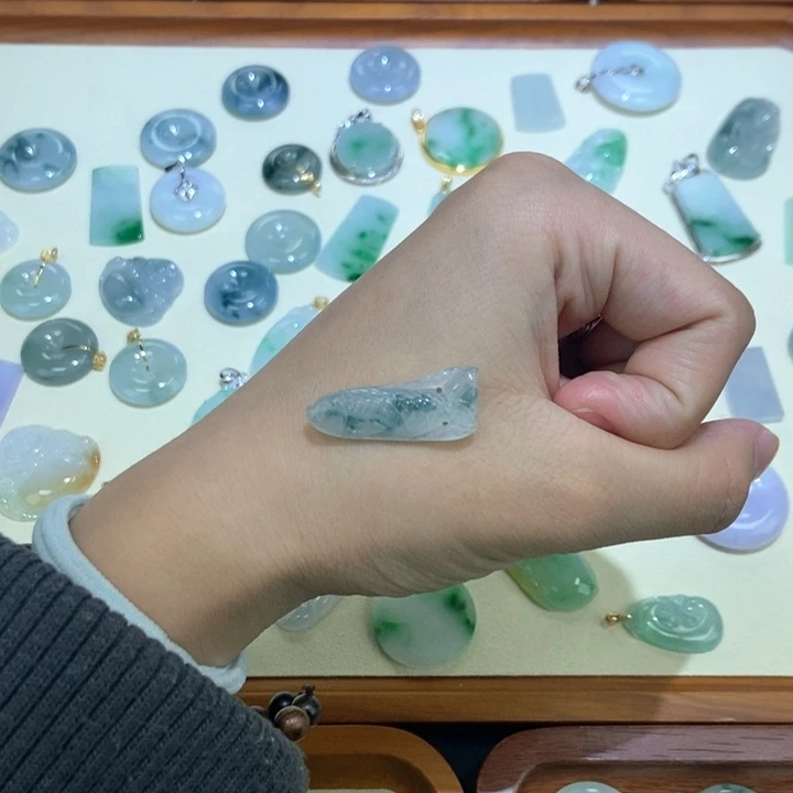 颈饰未镶嵌翡翠鱼