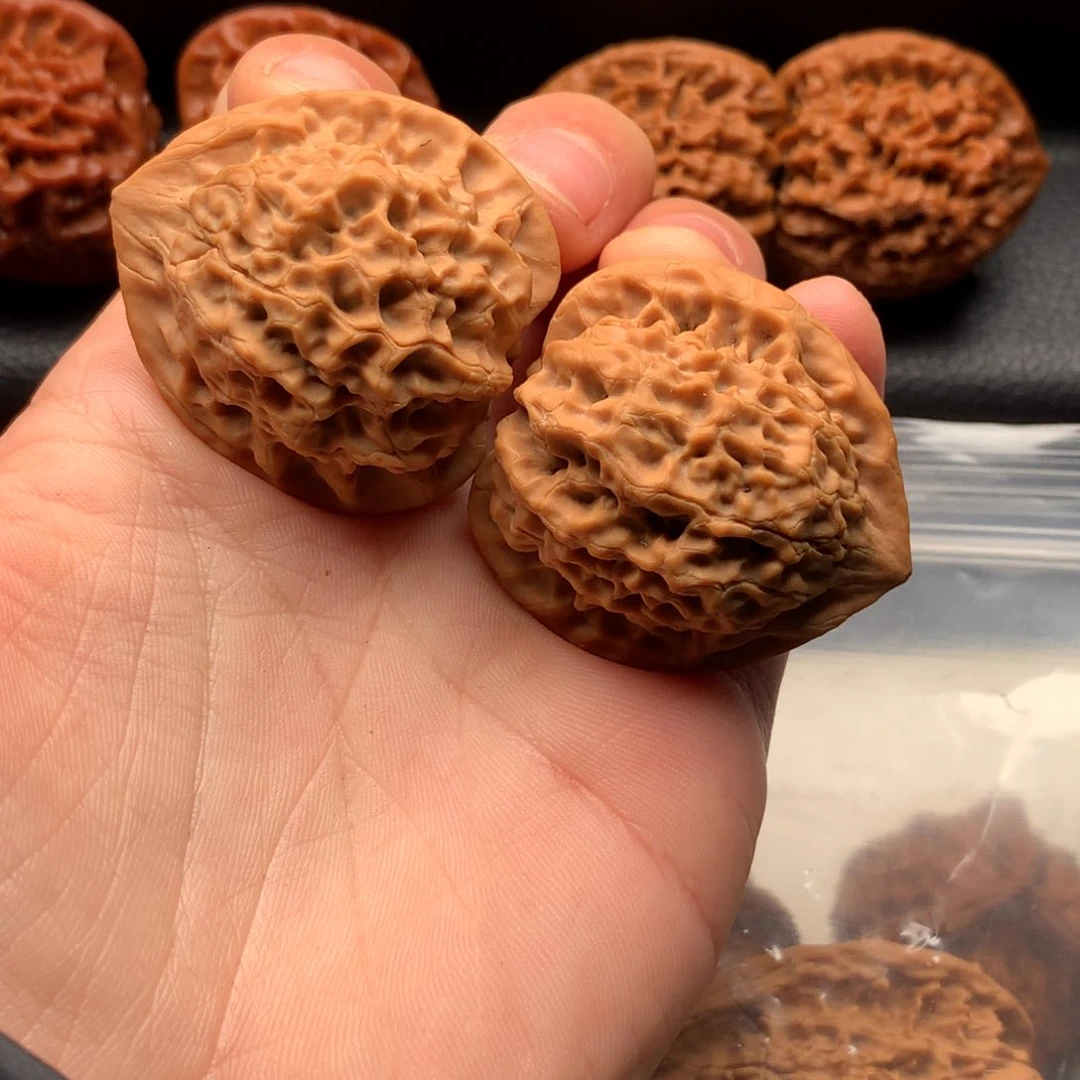 文玩核桃把件用****8秦岭