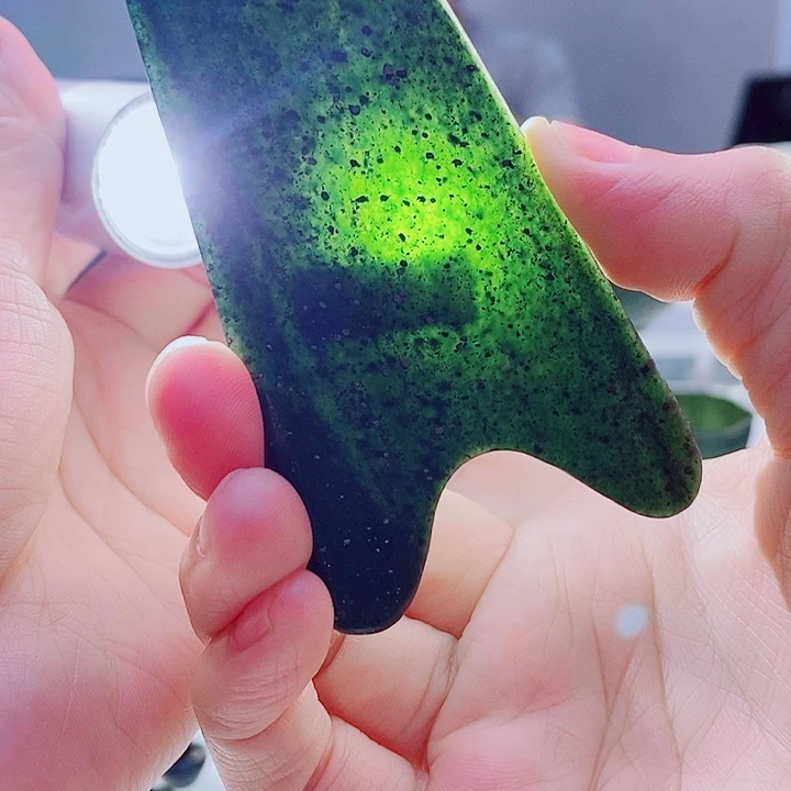 未镶嵌和田玉（青玉）把件
