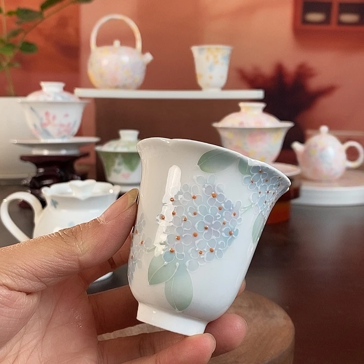 绣球花釉下品茗杯