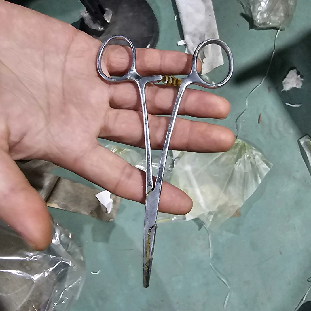 70年代160的弯头小钳子一把