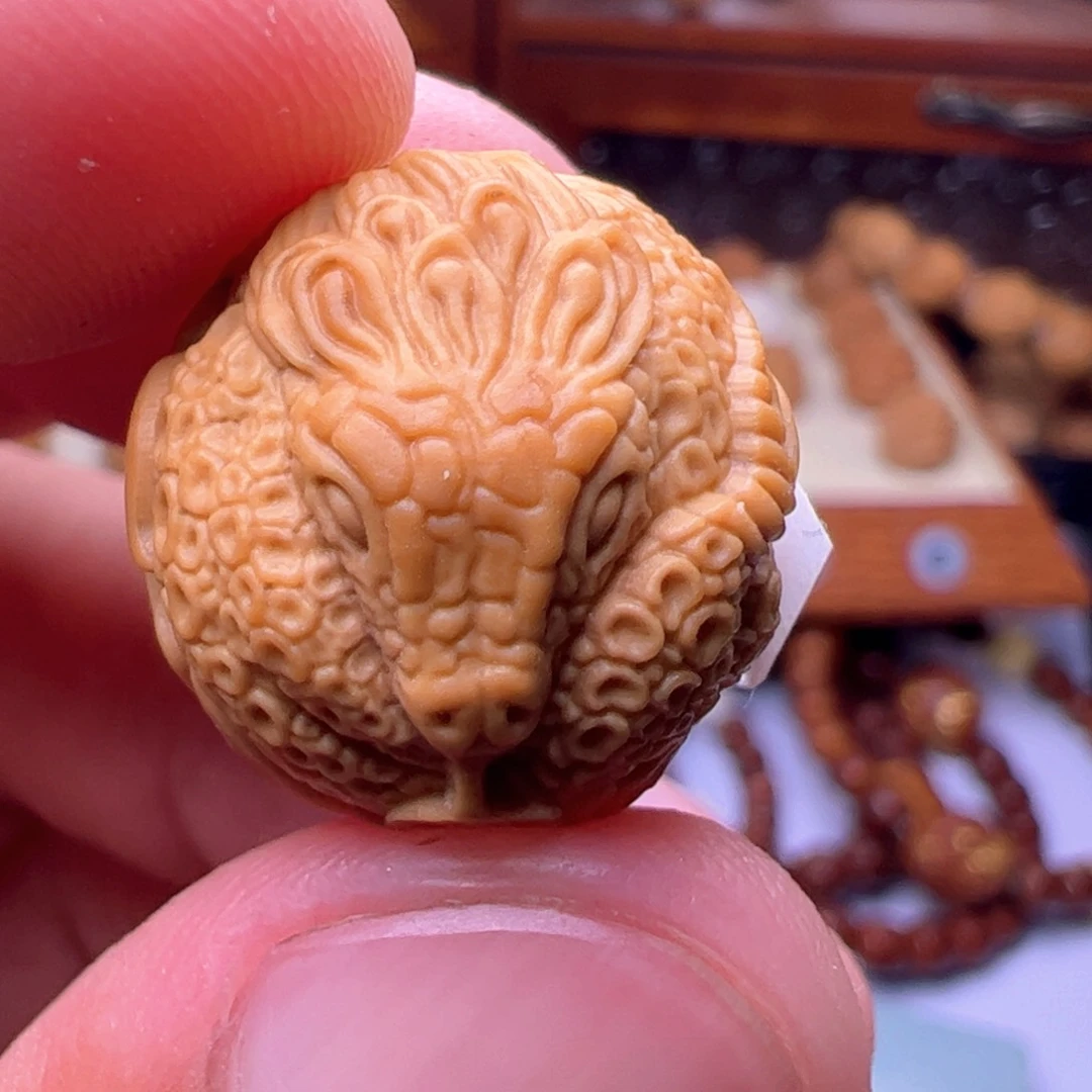 猴头核桃吊坠精工灵蛇18