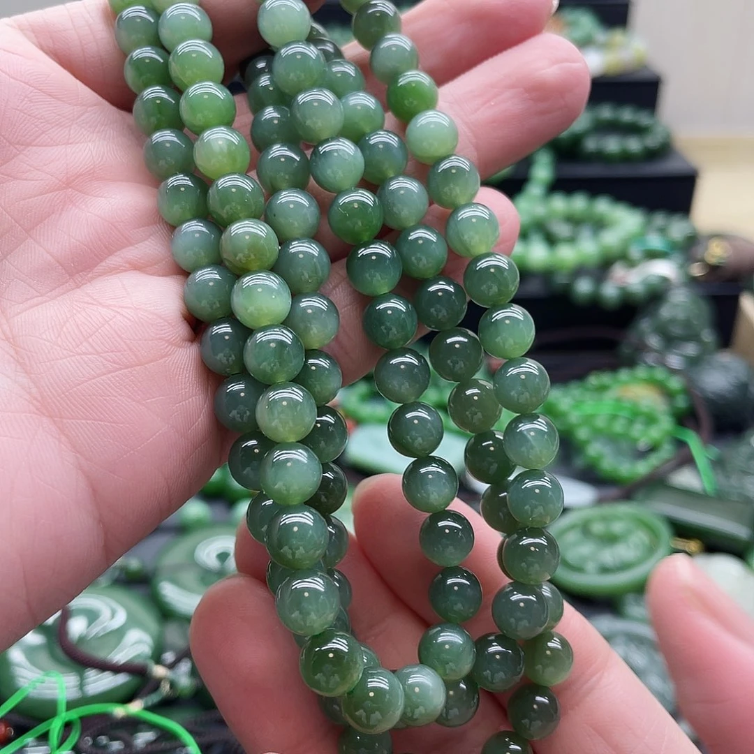 颈饰未镶嵌和田玉（碧玉）