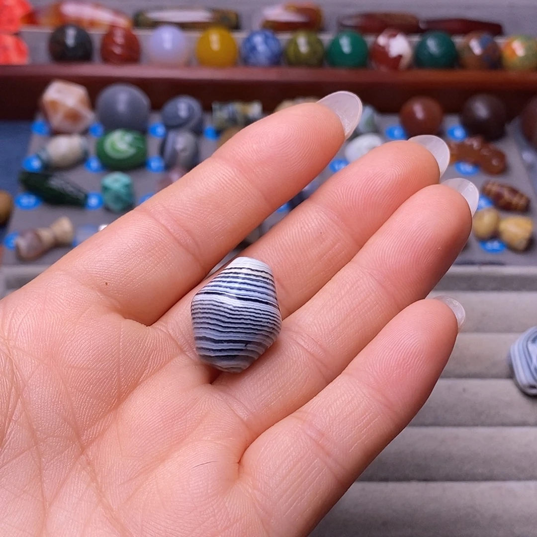 对***入玛瑙/玉髓未镶嵌颈饰