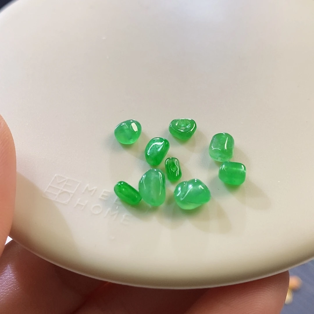 翡翠挂件未镶嵌一组随行