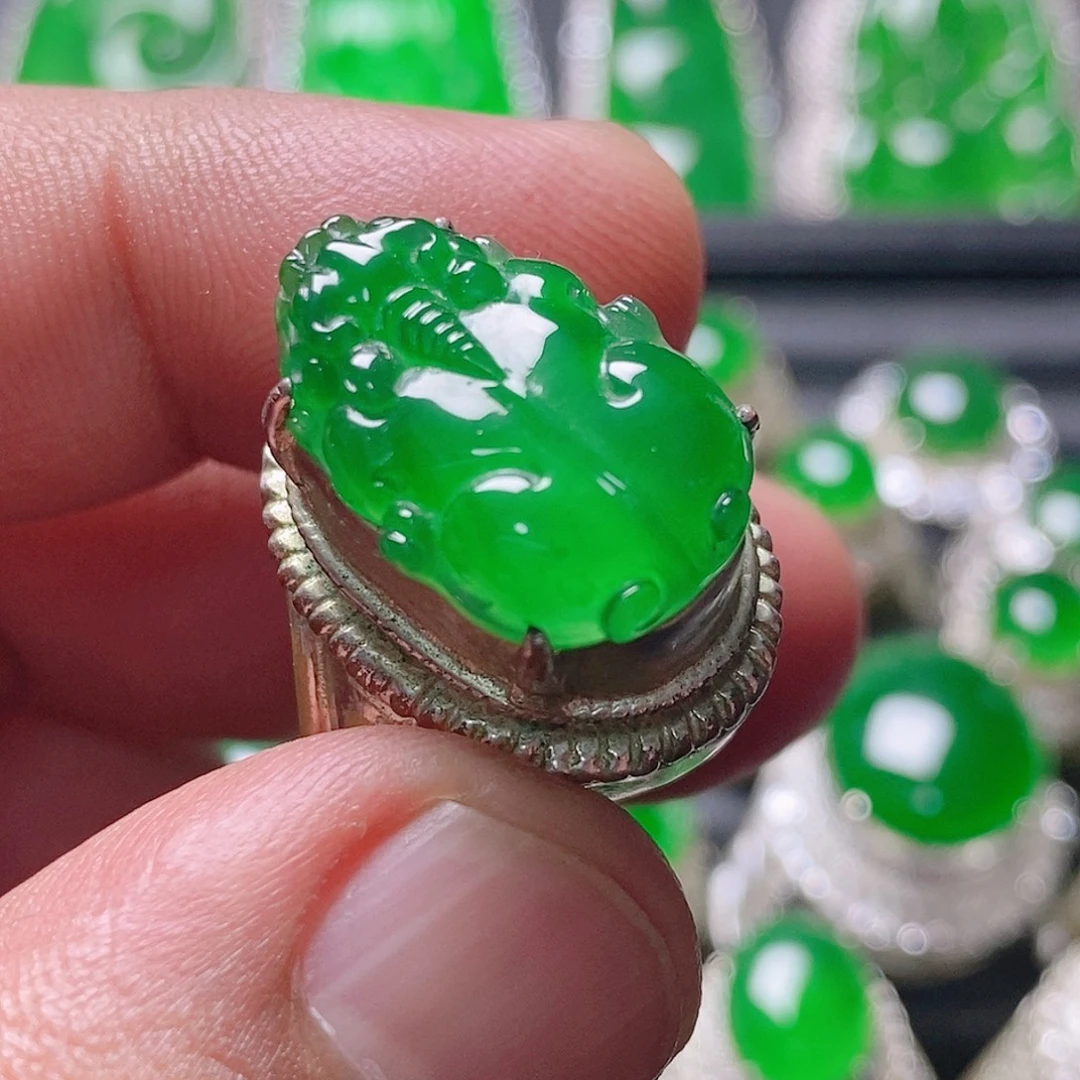 翡翠未镶嵌颈饰