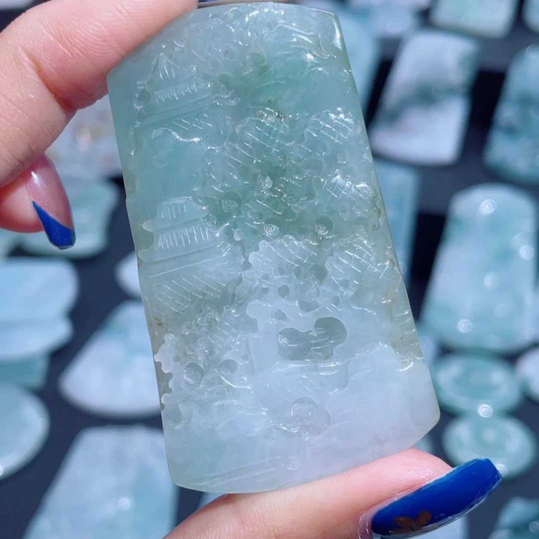 翡翠未镶嵌颈饰山水