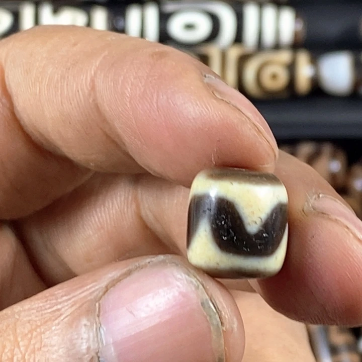 只买单纯的吊坠，没带链子，属的性质。