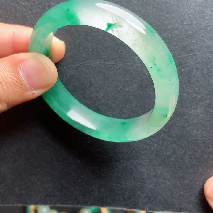 未镶嵌手镯石英质玉