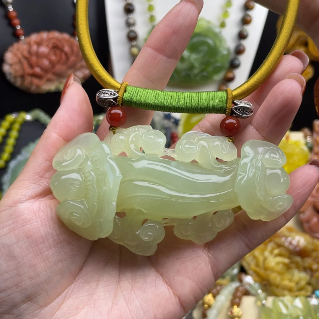 未镶嵌蛇纹石玉颈饰