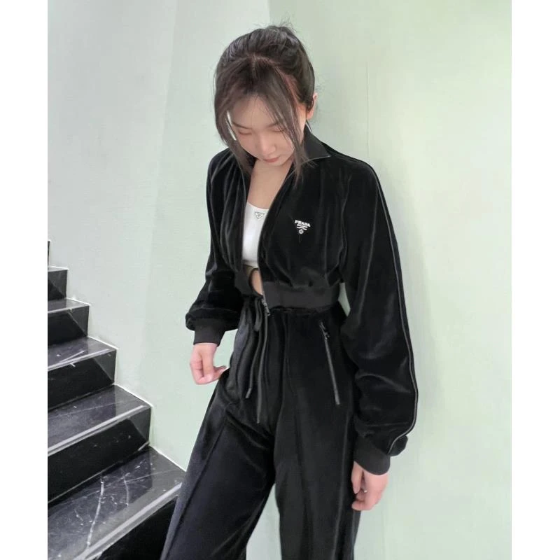 未使用 Prada/普拉达 yy882  棉 黑色立领短款丝绒外套 M码