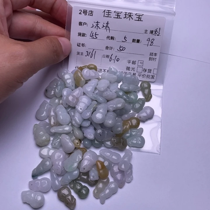 翡翠未镶嵌颈饰沫*