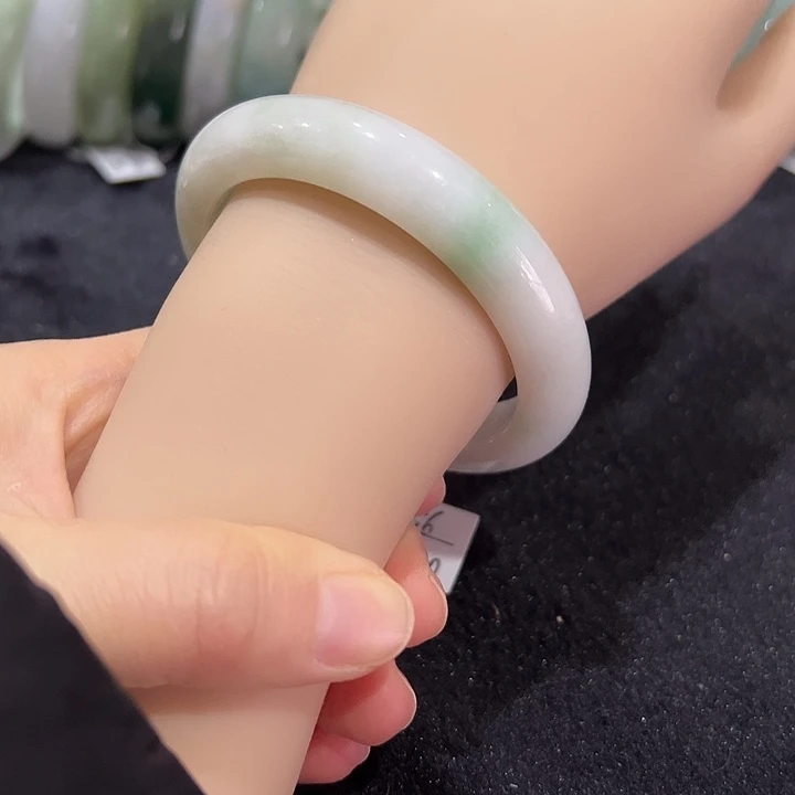 翡翠未镶嵌手镯编号89906圈口56