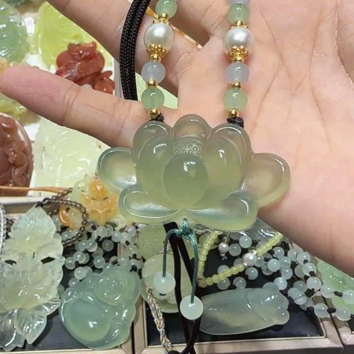 未镶嵌蛇纹石玉吊坠