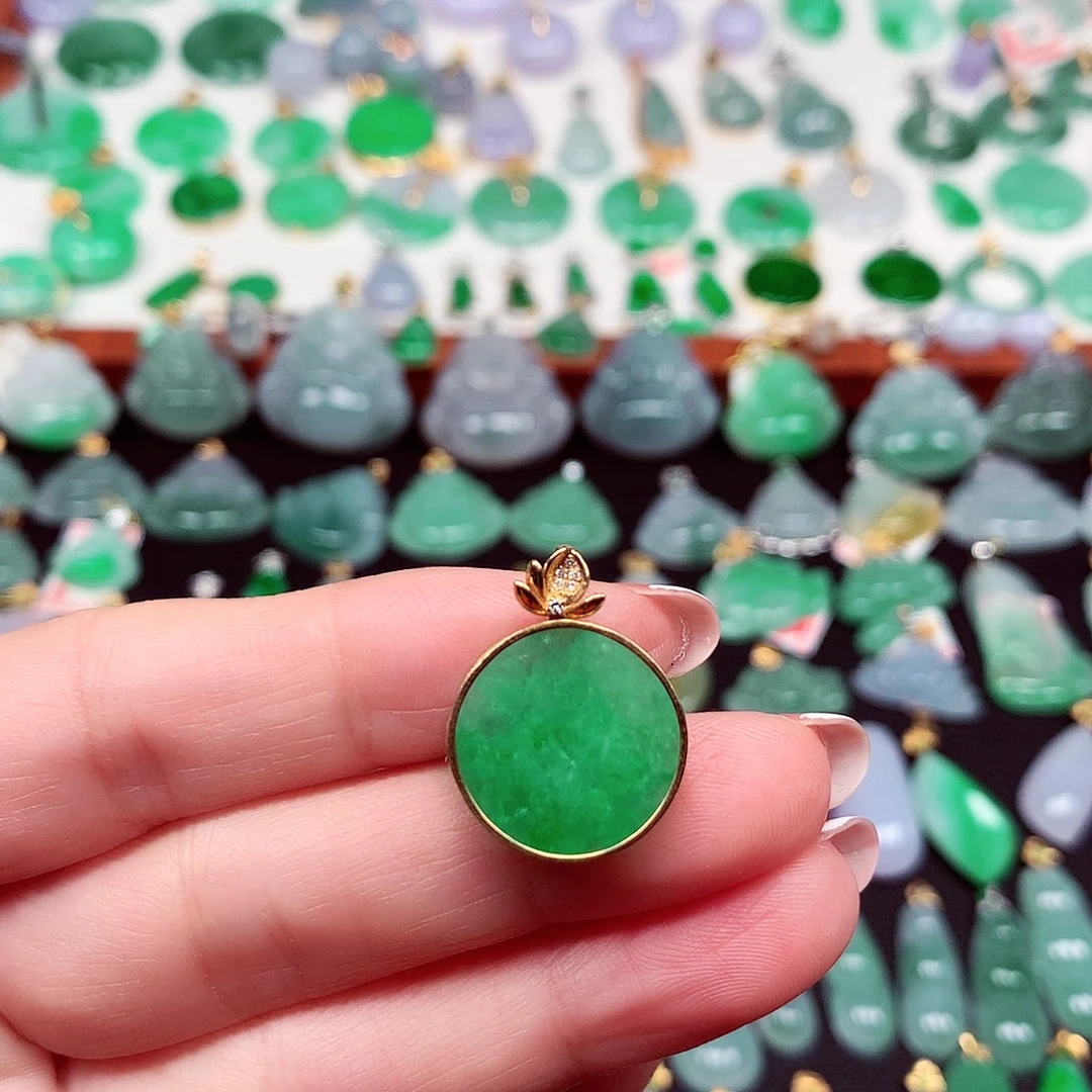 x****翡翠18K金镶嵌颈饰